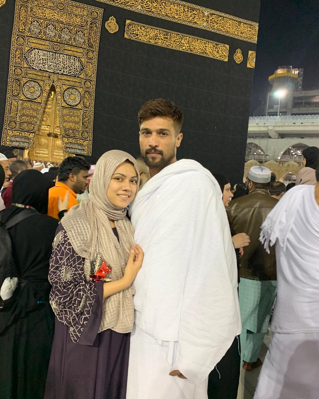 Muhammad Amir Umrah Pictures with his Wife and Daughter