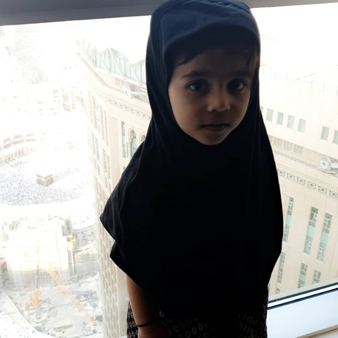 Muhammad Amir Umrah Pictures with his Wife and Daughter