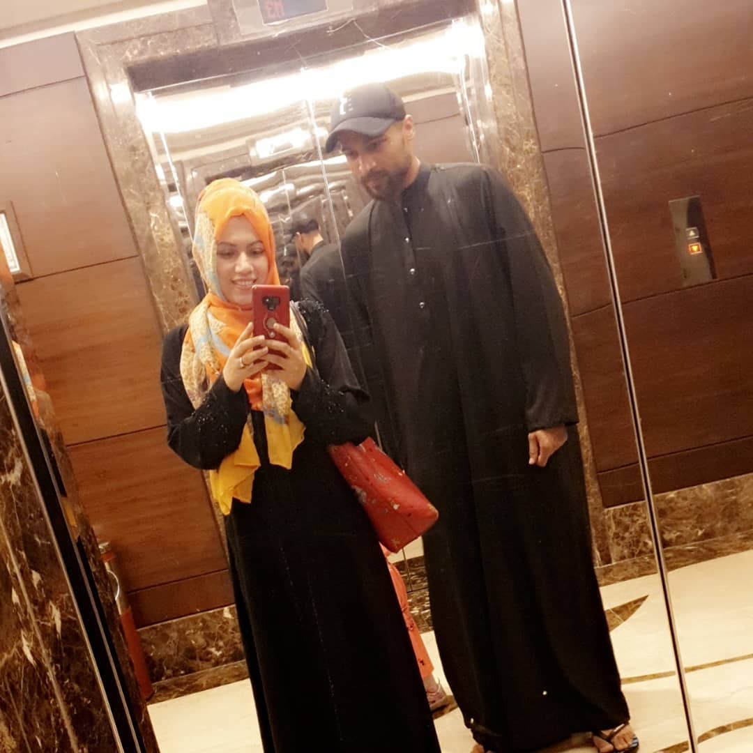 Muhammad Amir Umrah Pictures with his Wife and Daughter