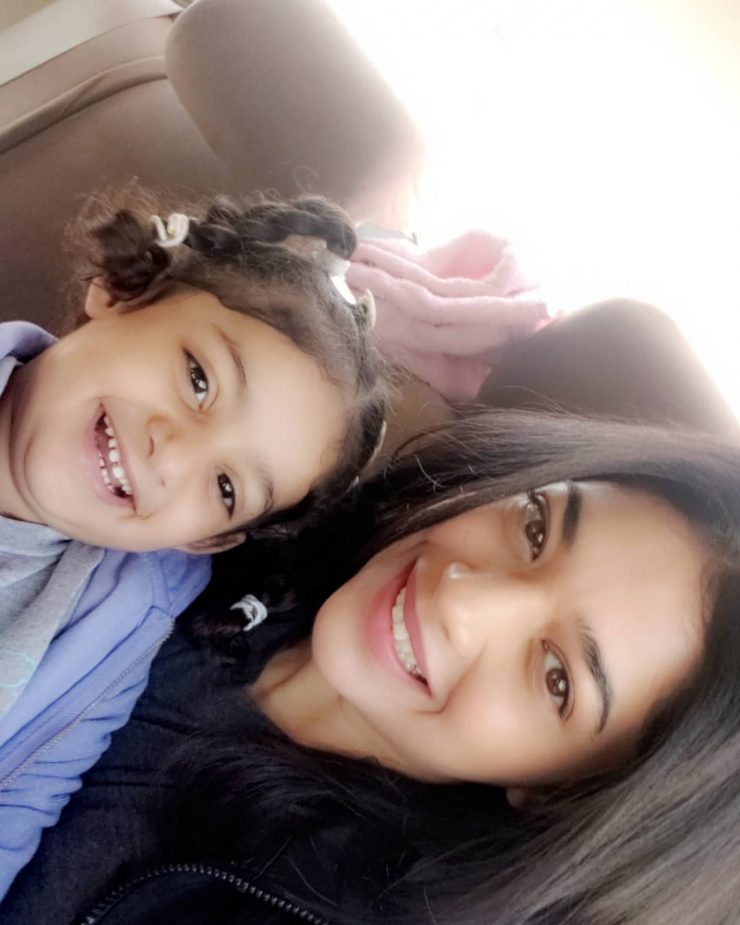 Cute Pictures Of Sanam Jung With Her Daughter Reviewit Pk