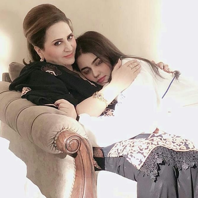 Actress Zara Noor Abbas Spending Some Quality Time with her Mother