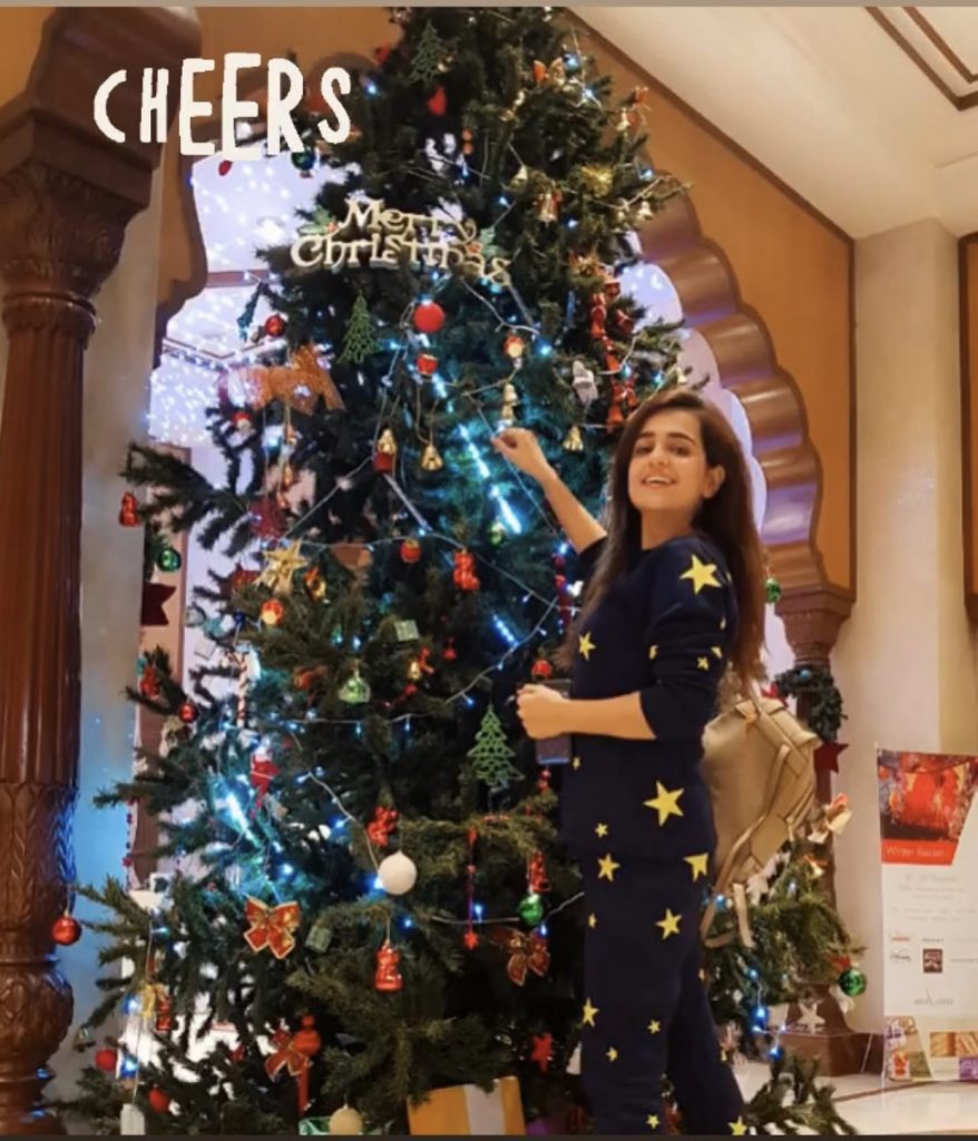 These 10 Celebs Wished Their Fans Christamas In The Cutest Way