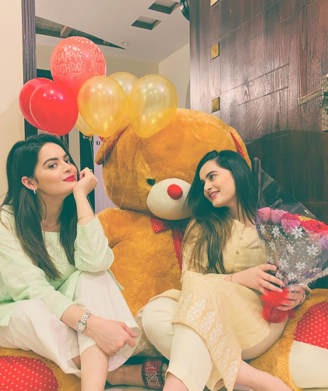 Beautiful Clicks of Aiman Khan with her Daughter Amal | Reviewit.pk