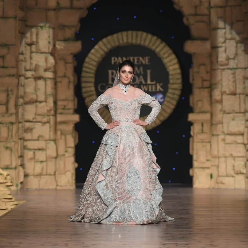 Beautiful Ayeza Khan Show Stopper for Aisha Farid at HBCW19