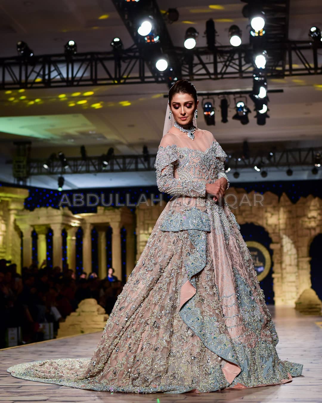 Beautiful Ayeza Khan Show Stopper for Aisha Farid at HBCW19