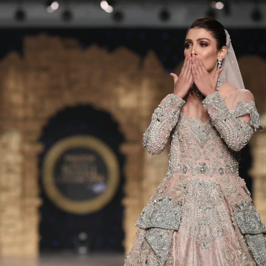 Beautiful Ayeza Khan Show Stopper for Aisha Farid at HBCW19