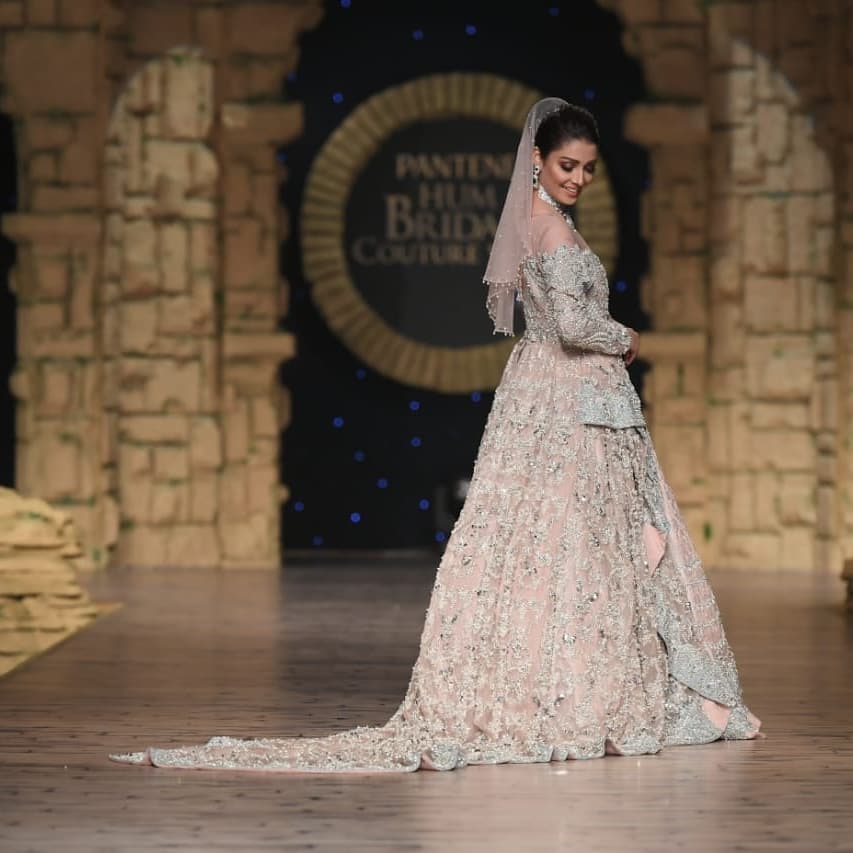 Beautiful Ayeza Khan Show Stopper for Aisha Farid at HBCW19