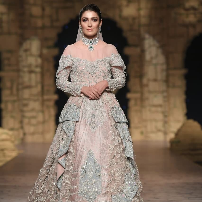 Beautiful Ayeza Khan Show Stopper for Aisha Farid at HBCW19