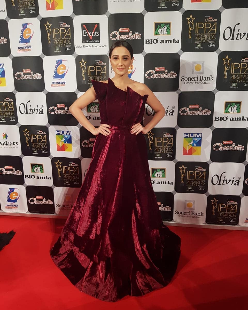 red carpet dresses pakistani