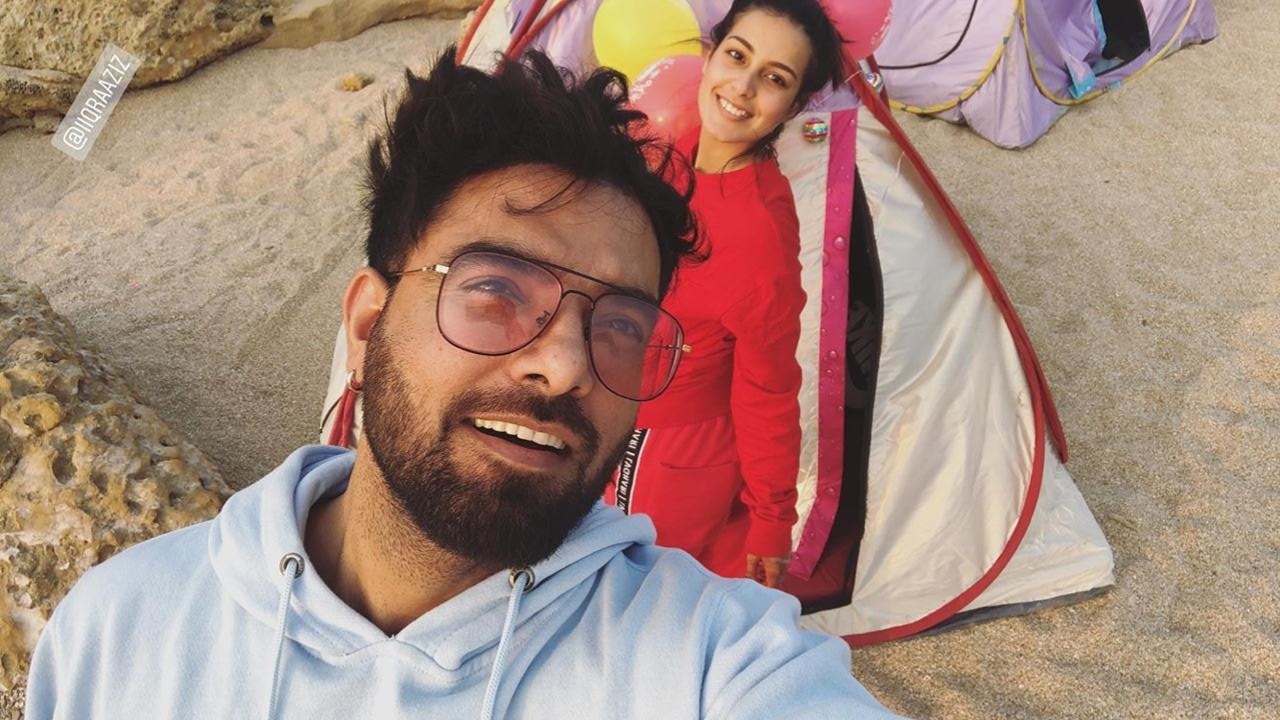 Iqra Aziz and Yasir Hussain Spending their Evening and Camping at Beach