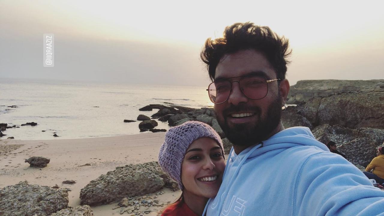 Iqra Aziz and Yasir Hussain Spending their Evening and Camping at Beach