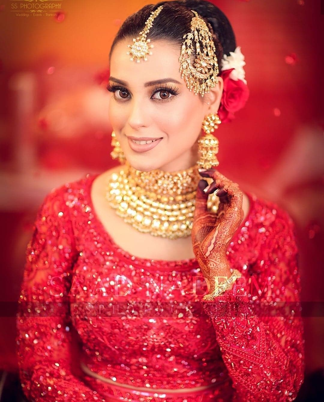 Iqra Aziz Beautiful Wedding Dress and Makeup Look