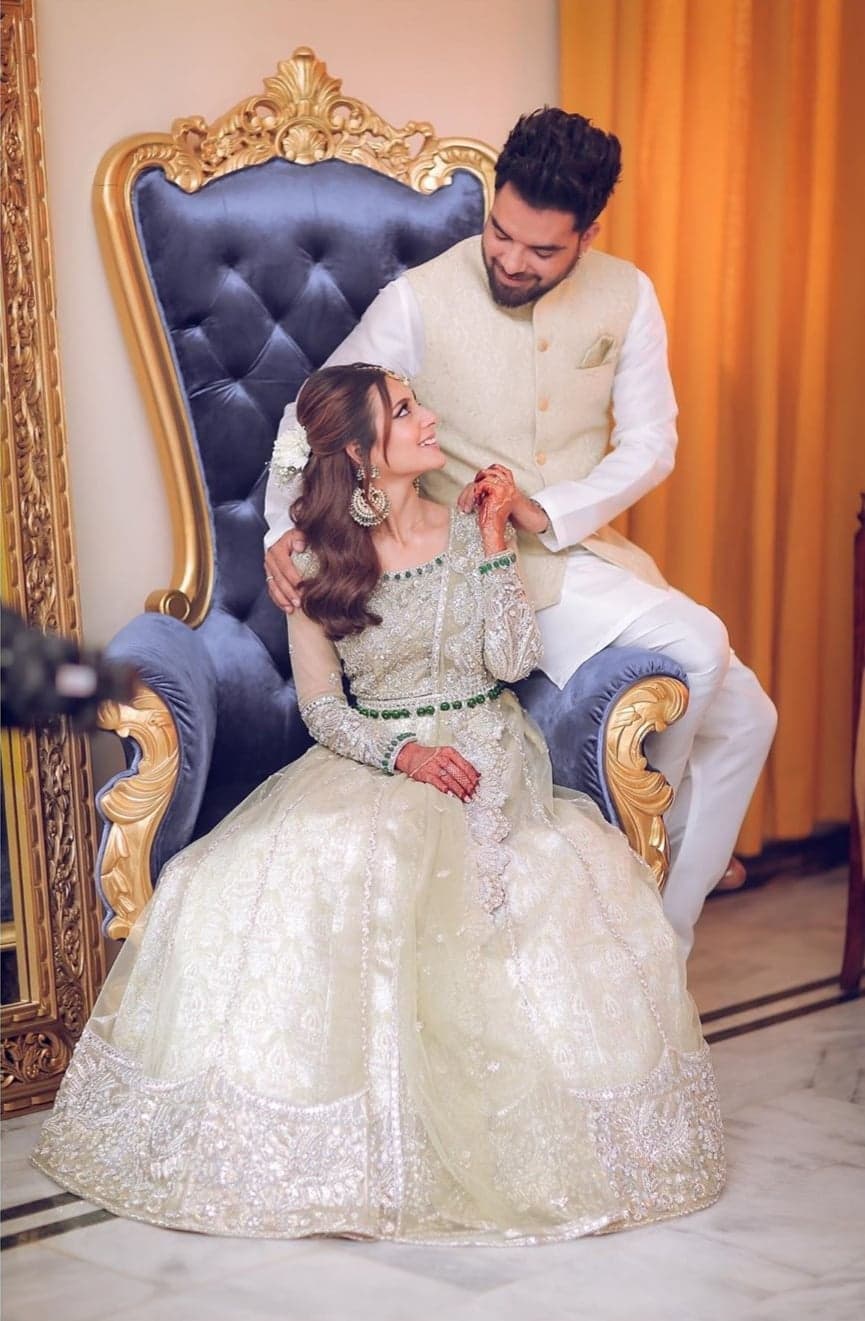 Pakistani Actress Iqra Aziz & Priyanka Chopra on their wedding day :  r/BollywoodFashion