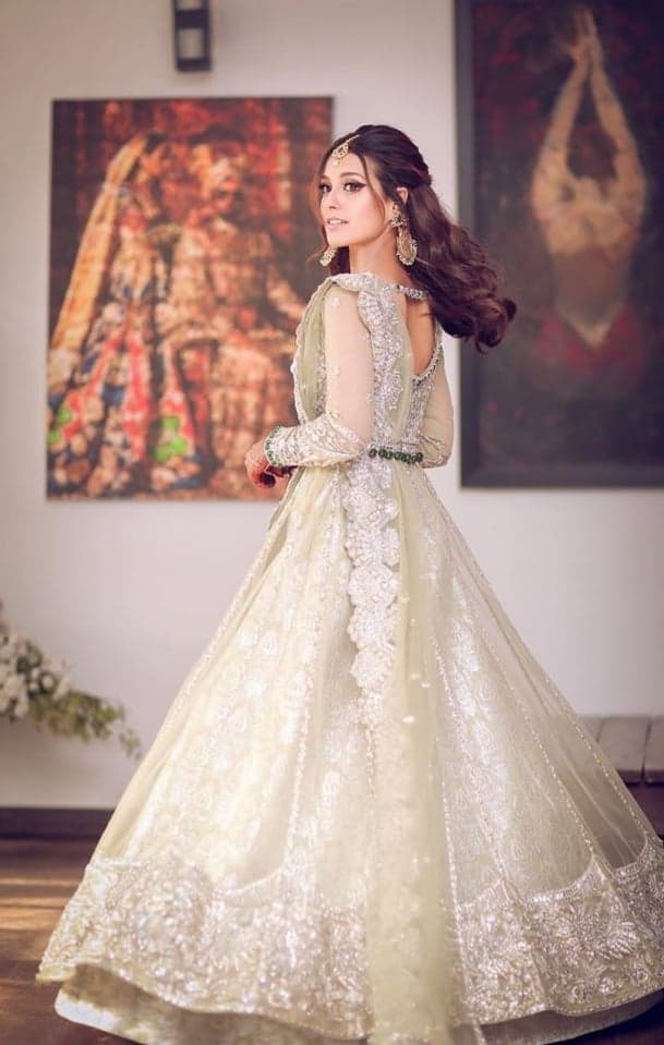 Beautiful HD Pictures of Iqra Aziz and Yasir Hussain Walima