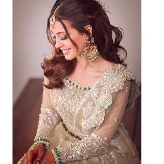 Beautiful HD Pictures of Iqra Aziz and Yasir Hussain Walima