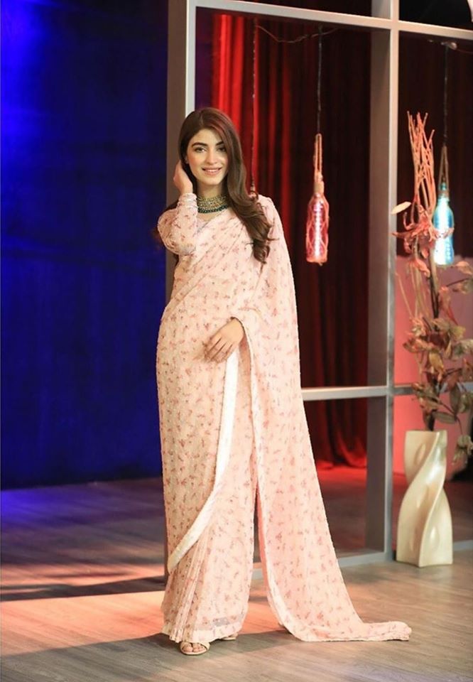 Kinza Hashmi looks stunning in this Beautiful Saree on the set of Bol Nights with Ahsan Khan