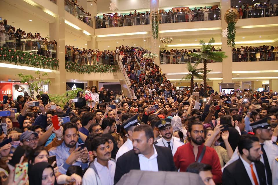 Mere Pass Tum Ho Cast Met Their Fans at Dolmen Mall Clifton Karachi