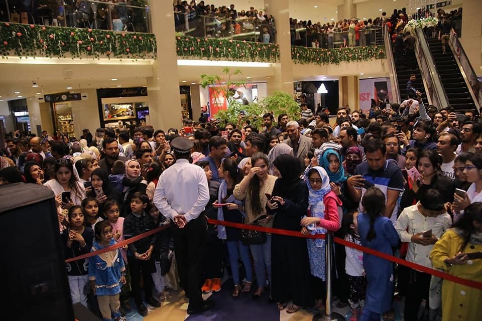 Mere Pass Tum Ho Cast Met Their Fans at Dolmen Mall Clifton Karachi