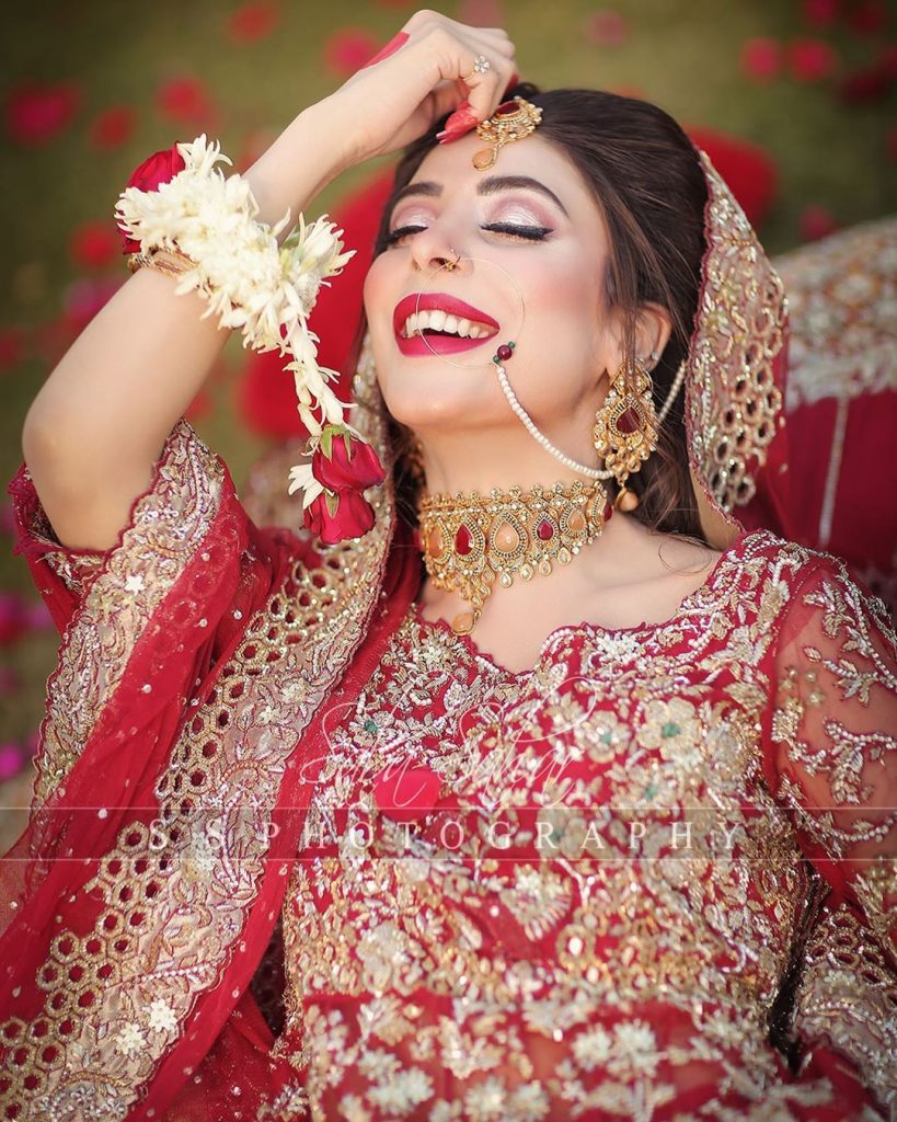 Urwa Hocane Looks Gorgeous in the Latest Bridal Photo Shoot | Reviewit.pk