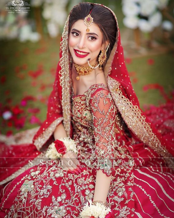 Urwa Hocane Looks Gorgeous in the Latest Bridal Photo Shoot | Reviewit.pk