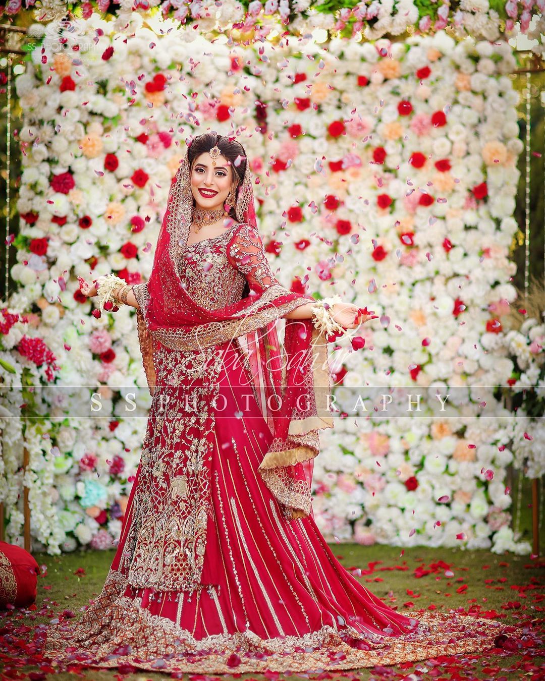 Urwa Hocane Looks Gorgeous in the Latest Bridal Photo Shoot