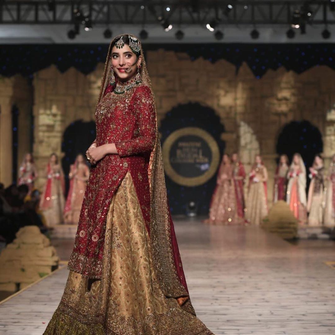 Beautiful Urwa Hocane Playing ‘Dulhan’ for Shakeels by Zeeshan Danish at HBCW19