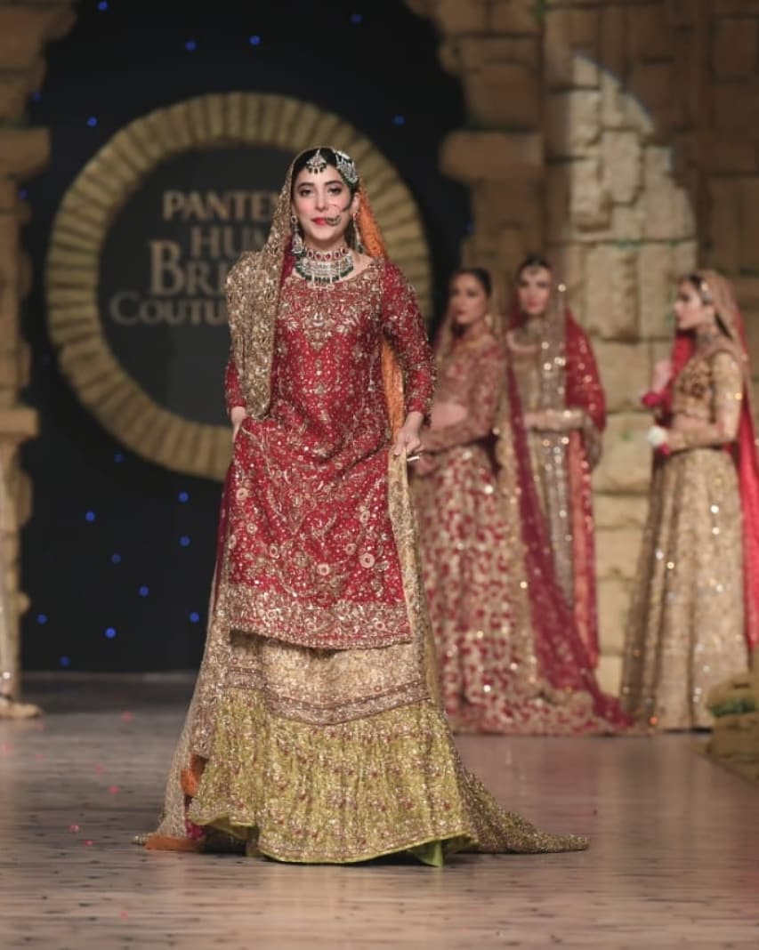 Beautiful Urwa Hocane Playing ‘Dulhan’ for Shakeels by Zeeshan Danish at HBCW19