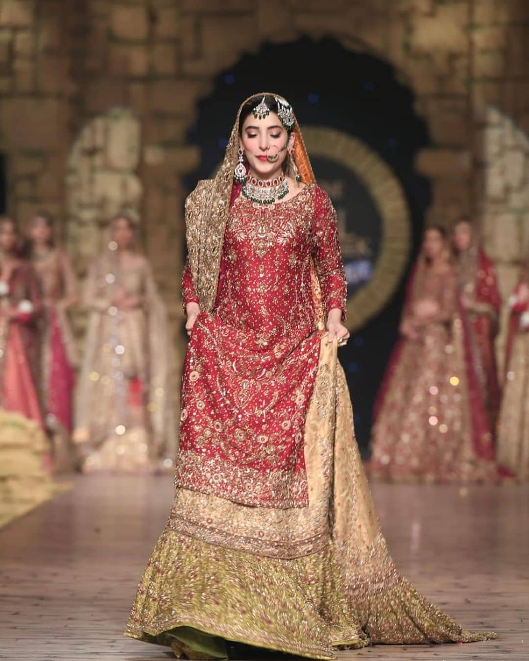 Beautiful Urwa Hocane Playing ‘Dulhan’ for Shakeels by Zeeshan Danish at HBCW19