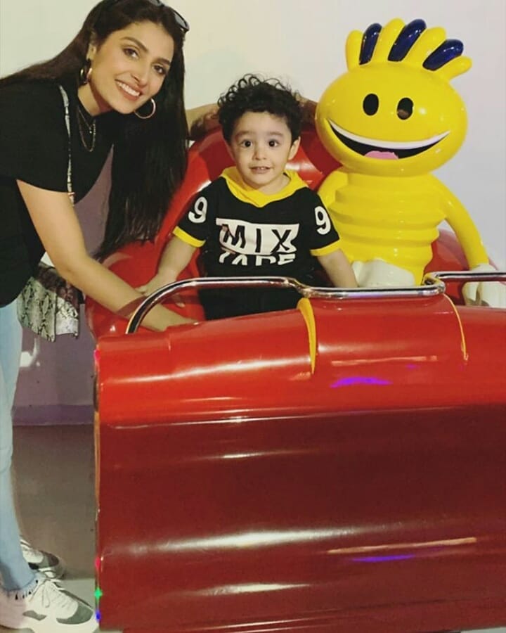 Ayeza Khan and Danish Enjoying Vacation with their Kids in Dubai