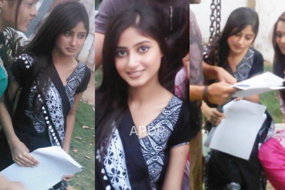 Throwback Pictures from the Set of Drama Mehmoodabad ki Malkain in 2011