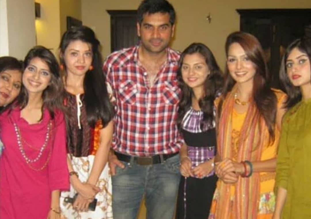 Throwback Pictures from the Set of Drama Mehmoodabad ki Malkain in 2011