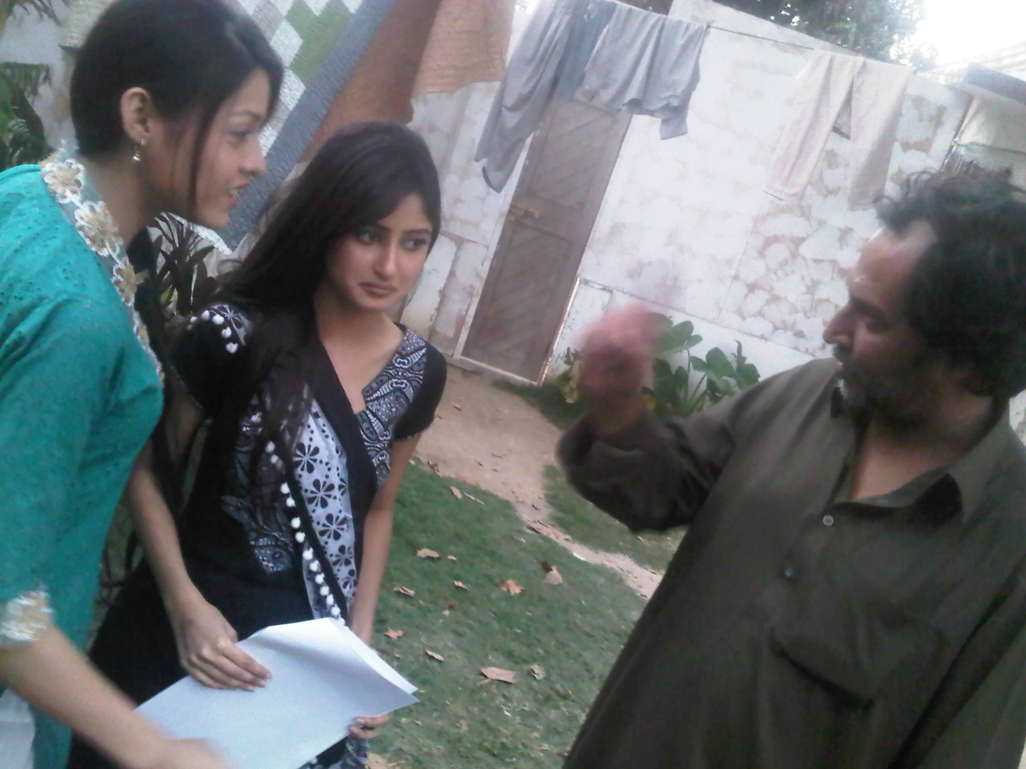 Throwback Pictures from the Set of Drama Mehmoodabad ki Malkain in 2011