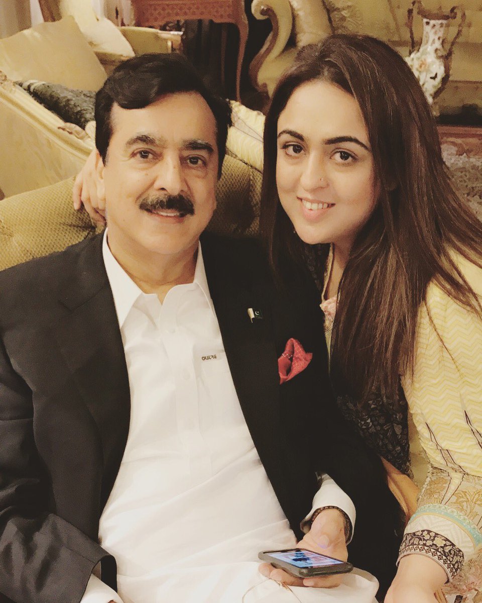 Unseen Pictures of Pakistani Politicians With Their Daughters