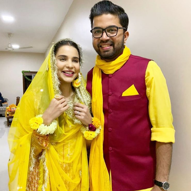 In pictures: Sana Sarfaraz makes a gorgeous mayun bride | Reviewit.pk