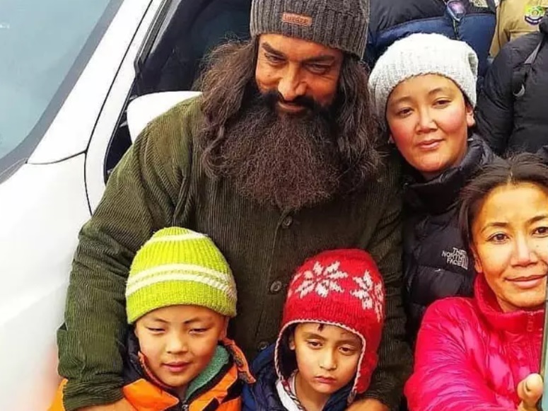 Aamir Khan Latest Photos with Fans on the Set of Laal Singh Chaddha