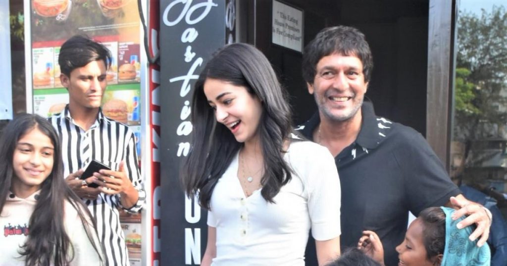 Beautiful Pictures of Ananya Panday with Friends and Family