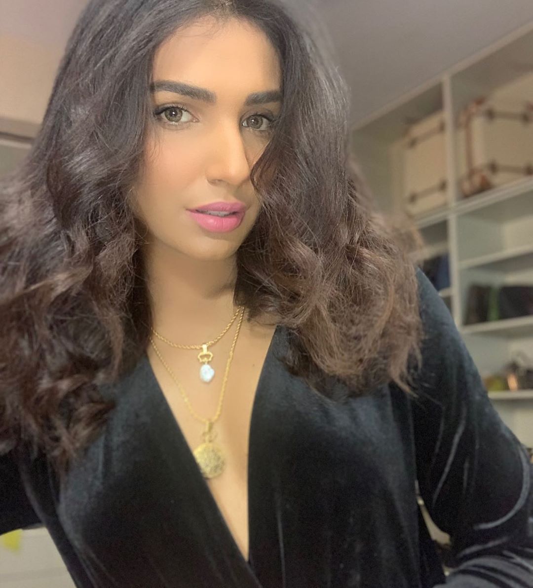 Actress and Model Amna Ilyas Latest Beautiful Clicks