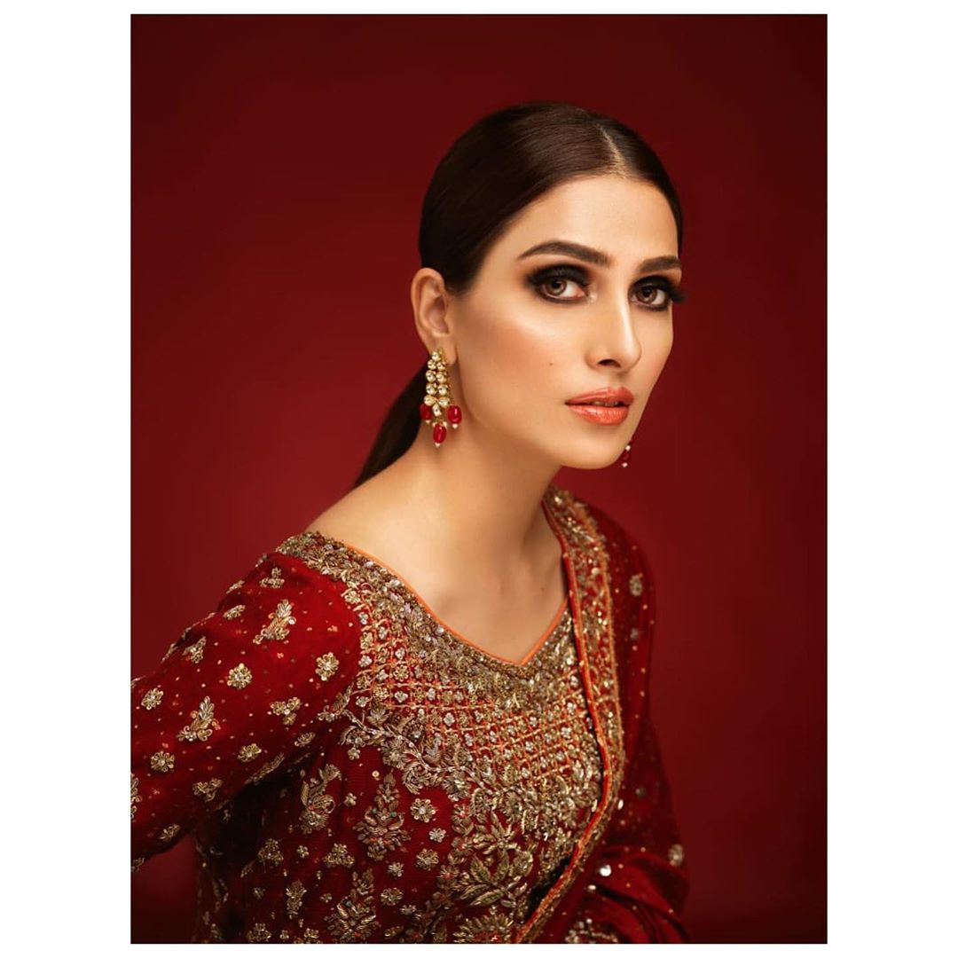 Ayeza Khan is looking Extremely Gorgeous in her Latest Shoot