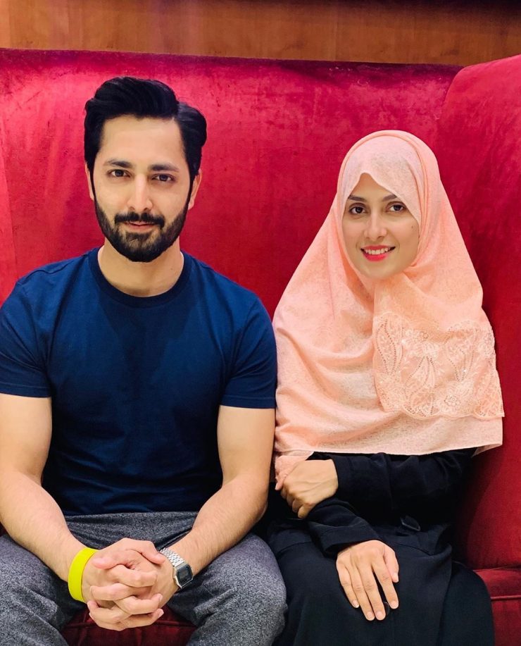 Ayeza Khan And Danish Taimoor's New Year Wishes For Fans | Reviewit.pk