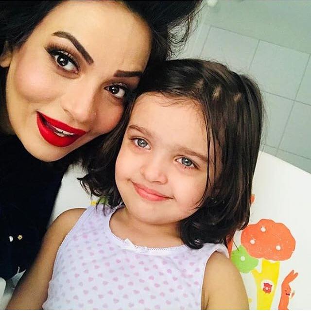 Beautiful Pakistani Celebrities And Their Kids Who Have Colored Eyes