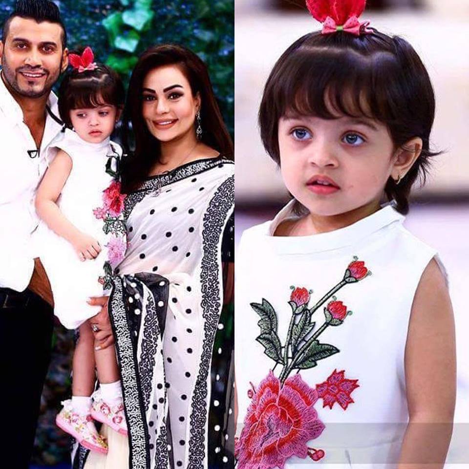 Beautiful Pakistani Celebrities And Their Kids Who Have Colored Eyes