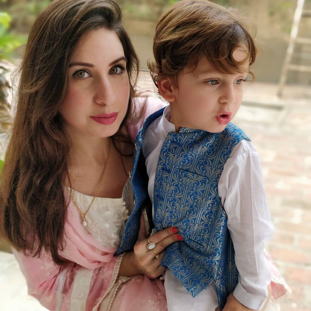 Beautiful Pakistani Celebrities And Their Kids Who Have Colored Eyes