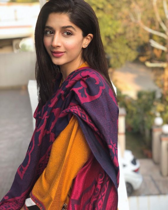 Mawra Hocane Opens Up About Battling With Anxiety | Reviewit.pk