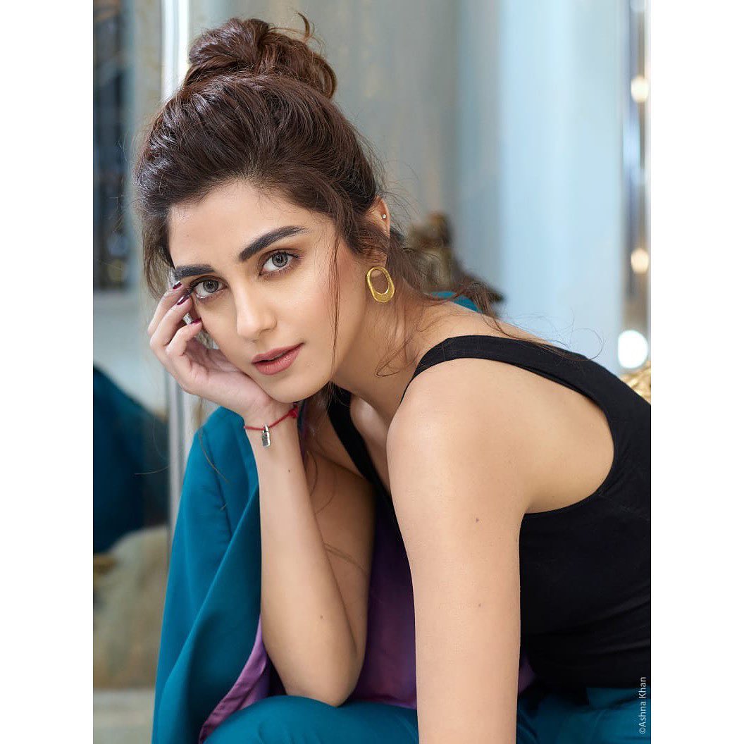 Gorgeous Maya Ali Latest Beautiful Photo Shoot