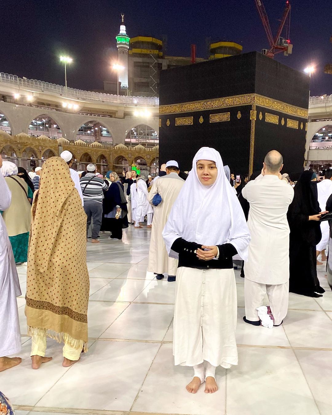 Singer Rabi Pirzada Latest Pictures from her Umrah