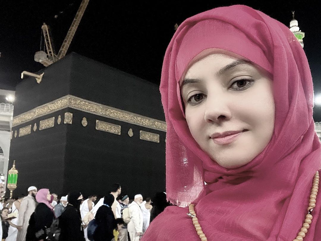 Singer Rabi Pirzada Latest Pictures from her Umrah