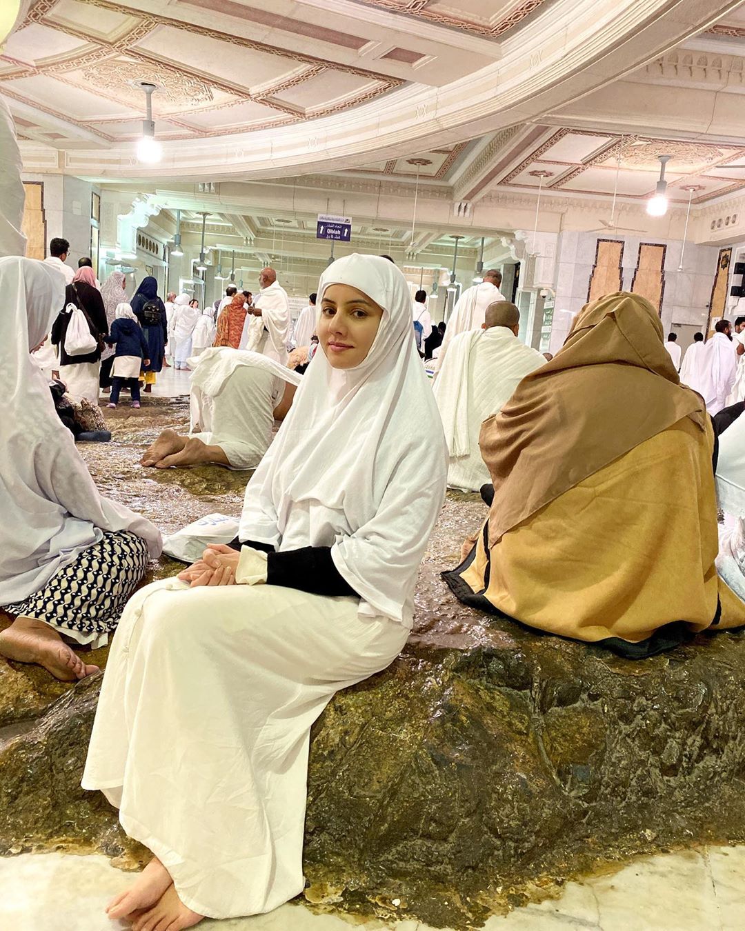 Singer Rabi Pirzada Latest Pictures from her Umrah