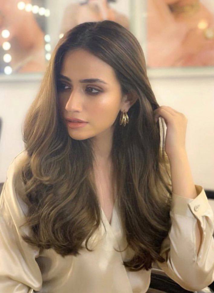 20 Pakistani Actresses With Most Beautiful Hair