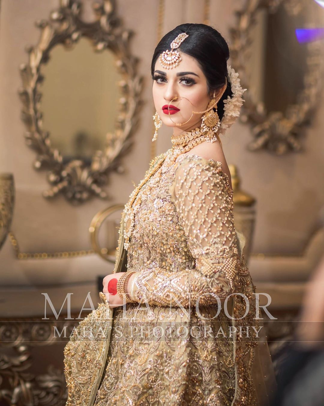 Beautiful Sarah Khan's Latest Bridal Photo Shoot | Reviewit.pk