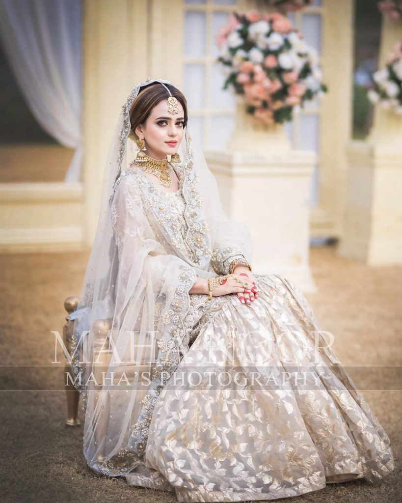 Latest Beautiful Bridal Photo Shoot of Gorgeous Sumbul Iqbal | Reviewit.pk